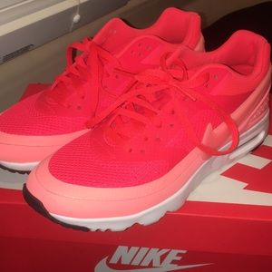Womans brand new nike sneakers